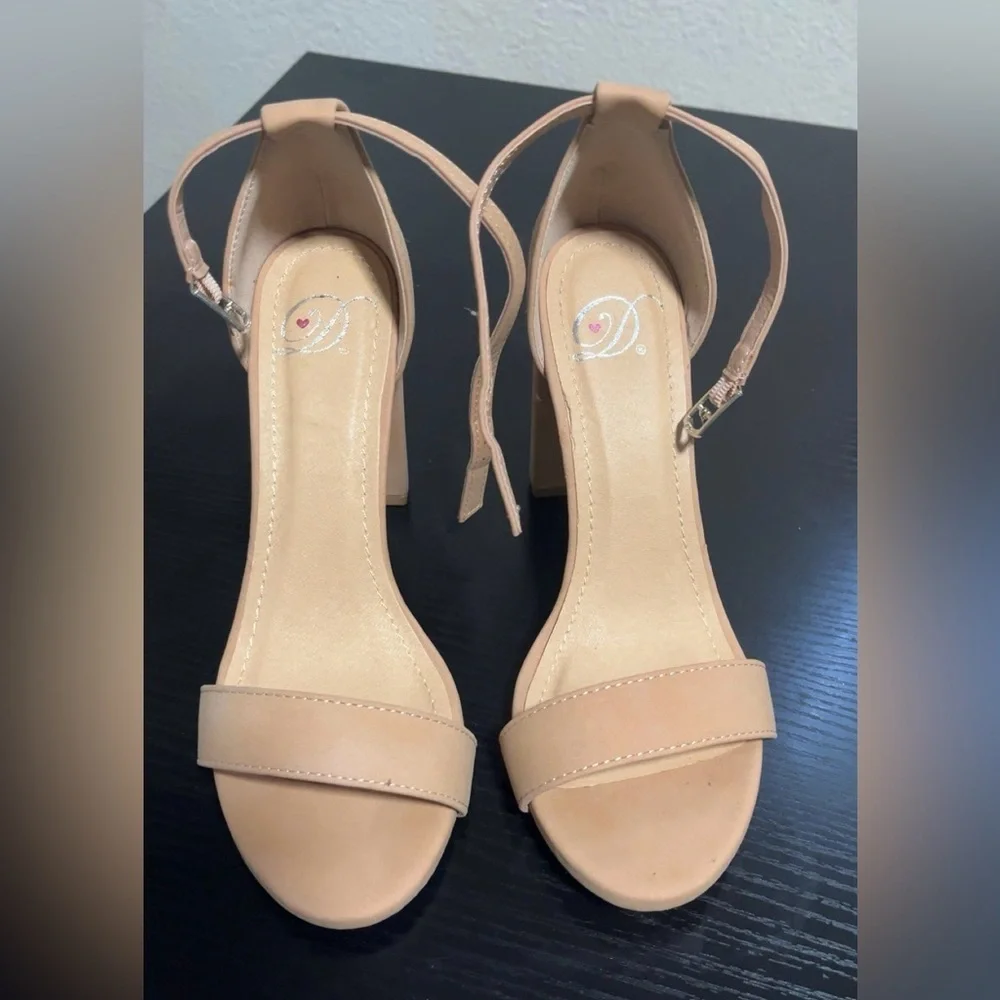 Elegant Tan Women's Sandals